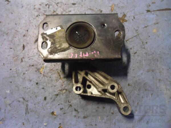 Кронштейн двигуна правий Opel Vivaro 2.0dCi 2001-2014 8200404274 52615 - 2