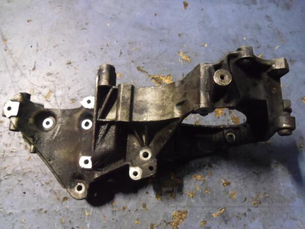 Кронштейн генератора і компресора Renault Master 2.5dCi 1998-2010 8200457446 53042 - 2