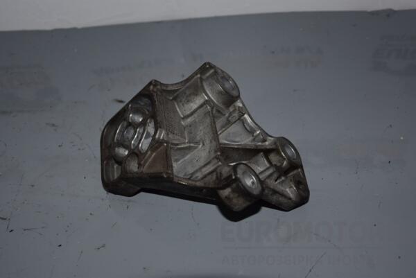 Кронштейн двигуна передній Volvo V70 2.4td D5 2001-2006 30741567 53988 - 2