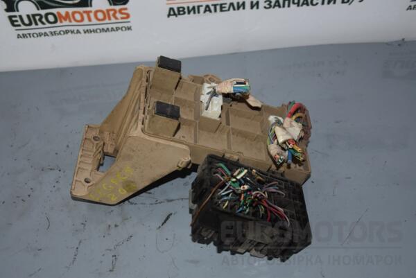 Блок запобіжників сервіс Subaru Legacy Outback 2.0 16V (B13) 2003-2009 82201AG010 54124 - 2