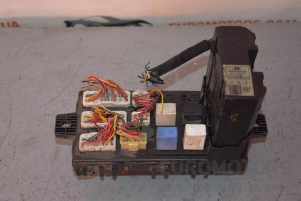 Блок запобіжників Hyundai Trajet 2000-2008 954003A030 60069 - 2