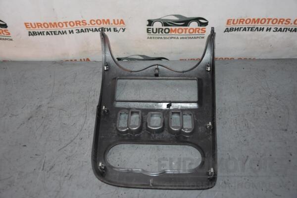Накладка на торпедо центральная Renault Sandero 2007-2013 8200739438 62029 - 2