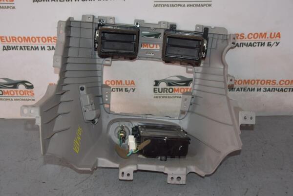 Накладка центральной консоли Hyundai Sonata (V) 2004-2009 847613K100 62412 - 2