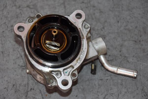 Вакуумний насос 05- Mazda 6 2.0di 2002-2007 X2T58173 65928 - 2