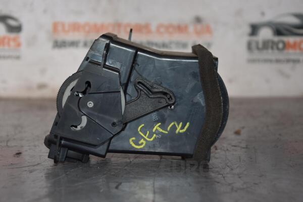 Дефлектор повітропроводів центральний правий Hyundai Getz 2002-2010 66900 - 2