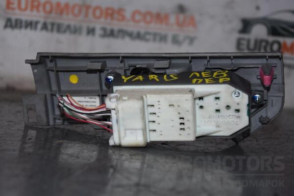 Блок управління склопідйомниками передній лівий Toyota Yaris 2006-2011 66933 - 2
