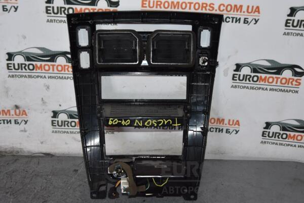 Накладка центральній консолі Hyundai Tucson 2004-2009 U0501948 67410 - 2