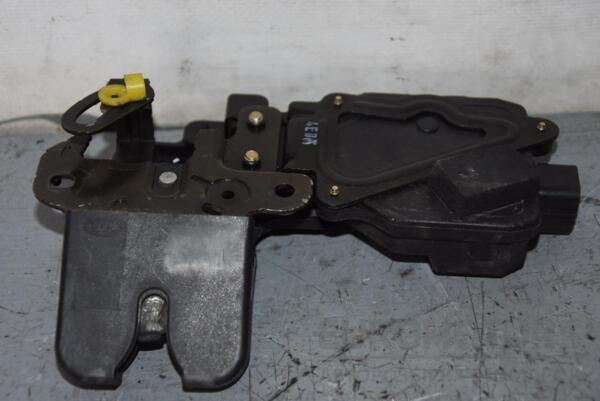 Замок крышки багажника электр Kia Cerato 2004-2008 812302F000 68641 - 2