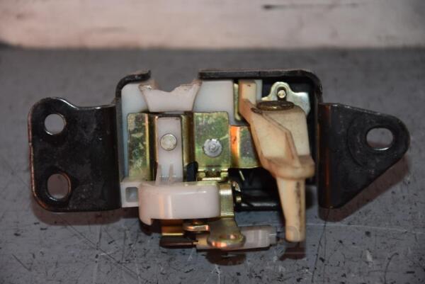 Замок скла кришки багажника Honda CR-V 2002-2006 69466 - 2