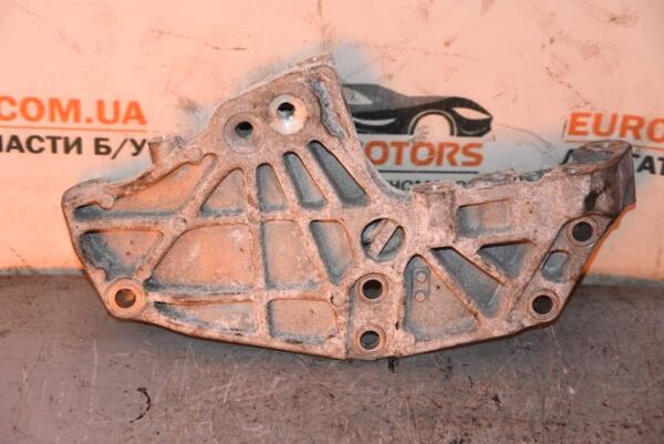 Кронштейн двигуна правий Renault Laguna 2.0dCi (III) 2007-2015 8201011432 70573 - 2