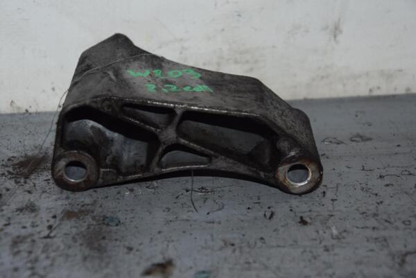 Кронштейн кондиционера Mercedes C-class 2.2cdi (W203) 2000-2007 A6112340239 74923 - 2
