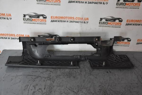 Пластик под фонарь правый 06- (распашонка) Renault Trafic 2001-2014 265A60118R 75920 - 2