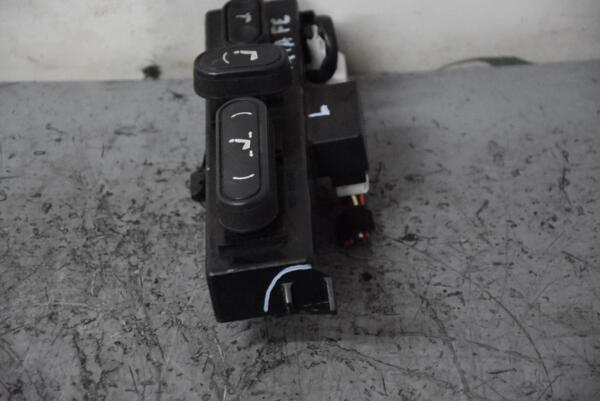 Кнопка регулювання сидіння передня ліва Hyundai Santa FE 2006-2012 885212B110 76956 - 2