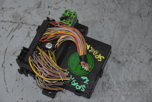 Блок предохранителей Chevrolet Spark 1 2010-2015 95974309 77941 - 2