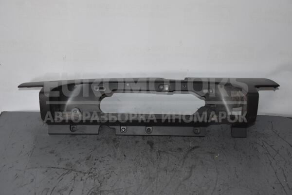 Пластик під ліхтар правий 06- (распаш) Opel Vivaro 2001-2014 93857722 77971  euromotors.com.ua