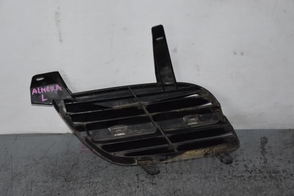 Решітка радіатора ліва Nissan Almera (N16) 2000-2006 62332BM400 81151 - 2