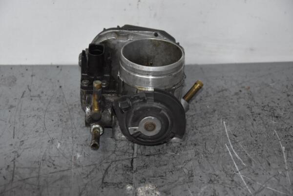Дроссельная заслонка механ VW Golf 1.6 8V (IV) 1997-2003 06A133064J 81307 - 2
