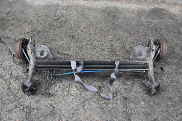 Балка задняя в сборе под барабаны с ABS Renault Clio (III) 2005-2012 7701477387 82644 - 2