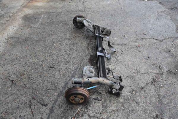 Балка задняя в сборе под барабаны с ABS Renault Clio (III) 2005-2012 7701477387 82644 - 3