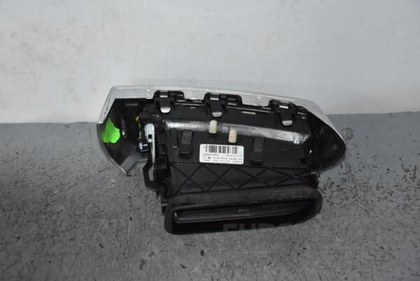Дефлектор повітряний лівий в торпедо Porsche Cayenne 2010 7P5819727C 82917 - 2