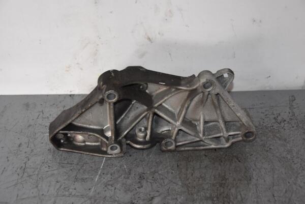 Кронштейн кріплення генератора Renault Scenic 2.0 16V (II) 2003-2009 8200100148 83276 - 2