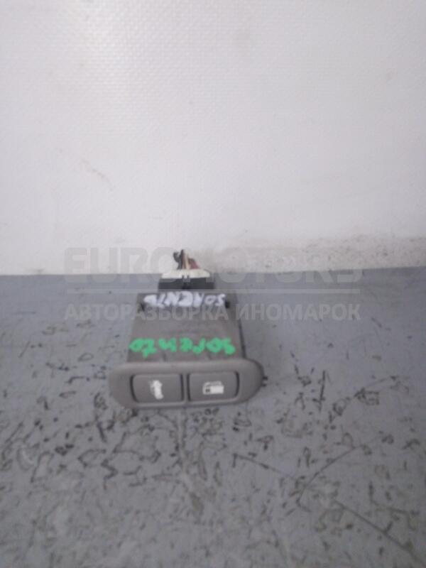 Кнопка открытия крышки багажника (pwr door) и лючка топливного бака Kia Sorento 2002-2009 935503 83693