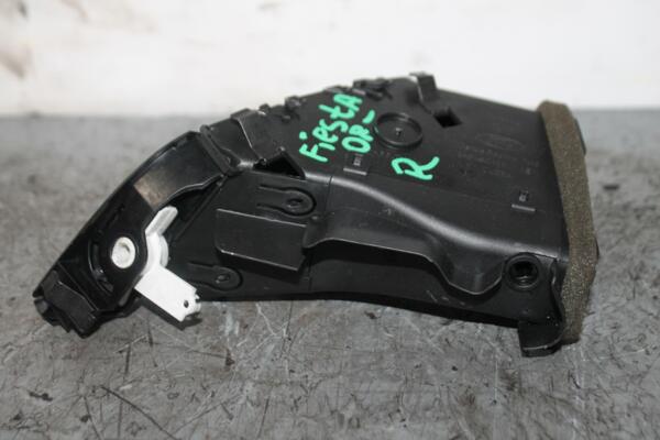 Дефлектор повітропроводів центральний правий Ford Fiesta 2008 8A61A018B08 85333 - 2