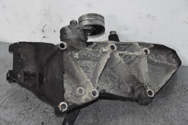 Кронштейн генератора Renault Trafic 2.0 16V 2001-2014 8200183234 85859 - 2