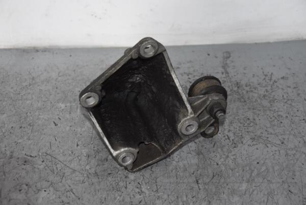 Кронштейн АКПП правий Audi A6 2.7T bi-turbo (C5) 1997-2004 8D0399114AC 86173 - 2