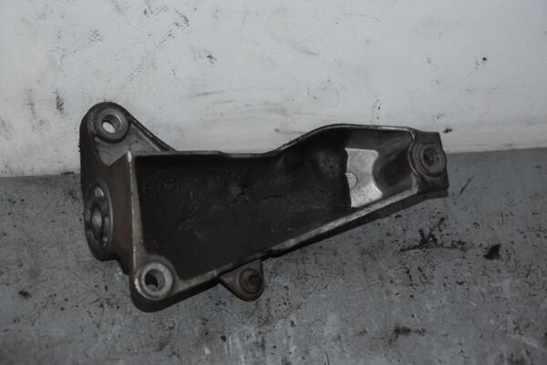 Кронштейн АКПП правий Audi A6 2.5tdi (C5) 1997-2004 8D0399114AJ 86854 - 2