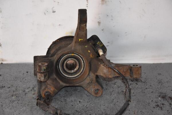 Поворотний кулак лівий з ABS в зборі ступиця Hyundai i10 2007-2013 87421 - 2