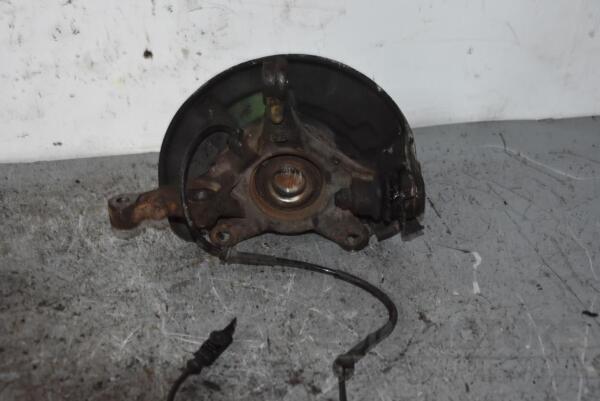 Поворотный кулак правый с ABS в сборе ступица Mitsubishi Colt (Z3) 2004-2012 MN102068 87667 - 2