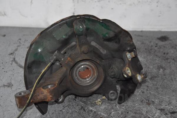 Поворотний кулак правий з ABS в зборі ступиця Toyota Corolla (E12) 2001-2006 87750 - 2