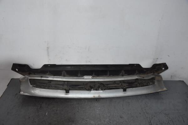 Решітка радіатора 02- VW Transporter (T4) 1990-2003 7D0853651 87870 - 2