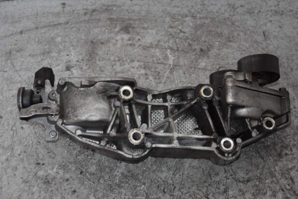 Кронштейн генератора и компрессора Renault Trafic 2.0dCi 2001-2014 8200527320 90157 - 2