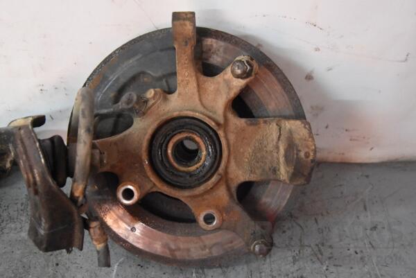 Поворотный кулак левый с ABS в сборе ступица Nissan Navara (D22) 1997-2004 94235 - 2