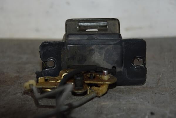 Замок крышки багажника Kia Sorento 2002-2009 812303 94432 - 2