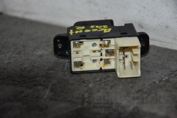 Кнопка стеклоподъемника задняя правая Hyundai Accent 2006-2010 935782D000 94791 - 2
