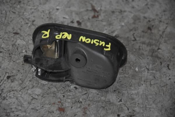Ручка двері внутрішня права передня = задня Ford Fusion 2002-2012 6S61A22600AAW 97639 - 2