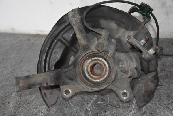 Поворотный кулак правый с ABS в сборе ступица Toyota Avensis (I) 1997-2003 4321105070 98266 - 2