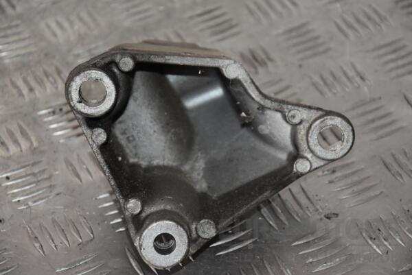 Кронштейн двигуна правий Renault Megane 1.5dCi (II) 2003-2009 8200277229 108366 - 2