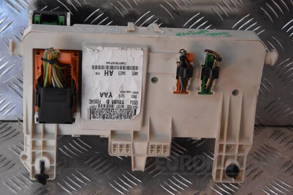 Блок предохранителей Ford Focus (II) 2004-2011 4M5T14A073AH 110987 - 2