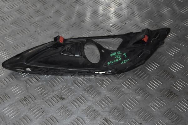 Решетка в бампер правая под туманку (12-) Opel Astra (J) 2009-2015 13368709 119775 - 2