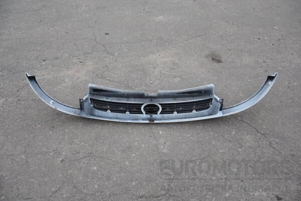 Решітка радіатора -06 Renault Trafic 2001-2014 8200044873 119845 - 2