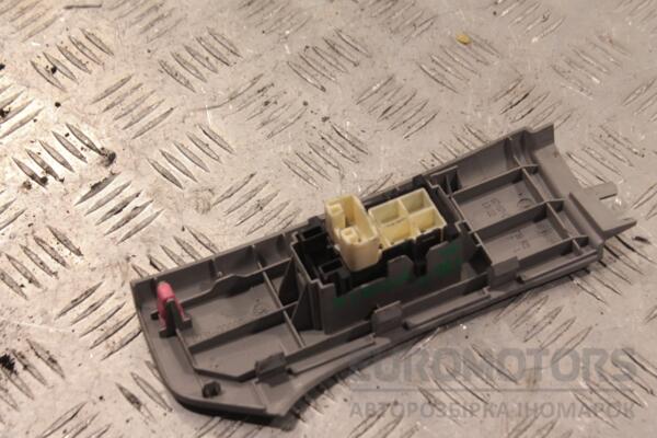 Кнопка склопідіймача передні праві Toyota Yaris 2006-2011 136756 - 2
