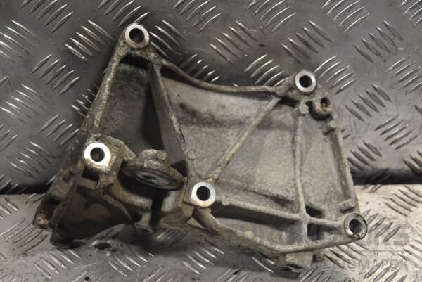 Кронштейн генератора Renault Trafic 1.9dCi 2001-2014 7700113199 143546 - 2