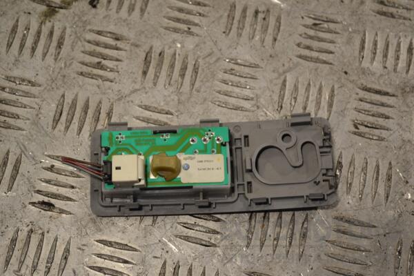 Плафон салонний задній лівий VW Touareg 2002-2010 7L0861687A 151531 - 2