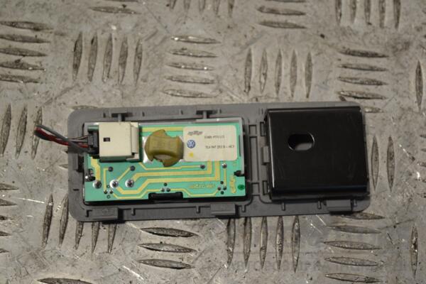 Плафон салонный задний правый VW Touareg 2002-2010 7L0861688A 151533 - 2