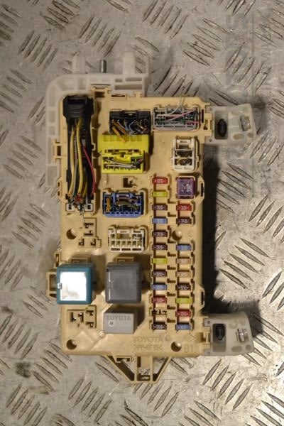Блок предохранителей Toyota Corolla Verso 2004-2009 892210F010 159845 - 2