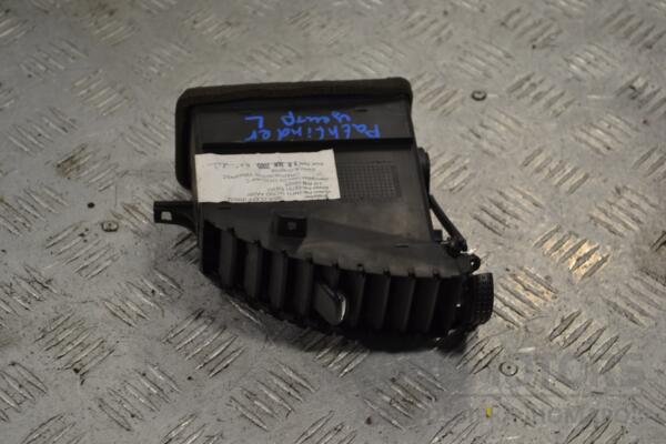 Дефлектор воздушный центральный левый Nissan Pathfinder 2004-2015 68751EB301 171391 - 2